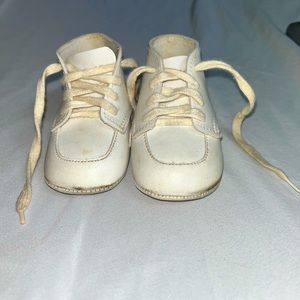 Vintage White Lace-Up Baby Shoes by Darling 🌵2